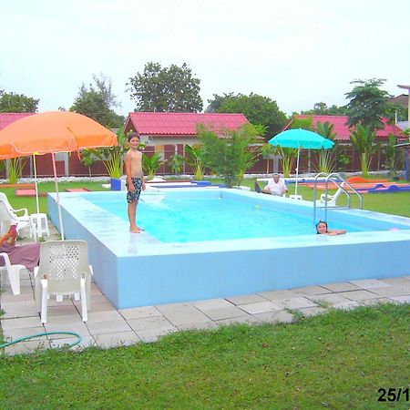 Mini-Golf **** & Resort Ubon Ratchathani Bagian luar foto