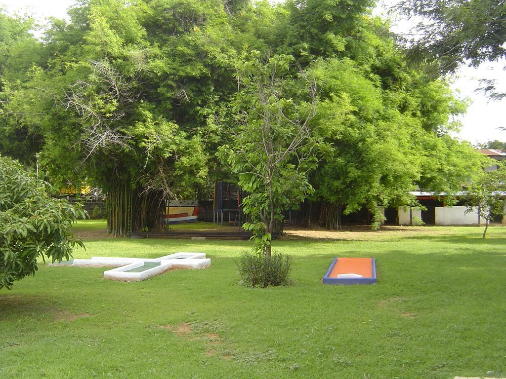 Mini-Golf **** & Resort Ubon Ratchathani Bagian luar foto