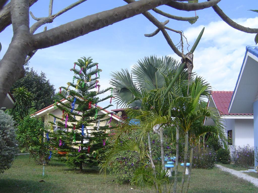 Mini-Golf **** & Resort Ubon Ratchathani Bagian luar foto