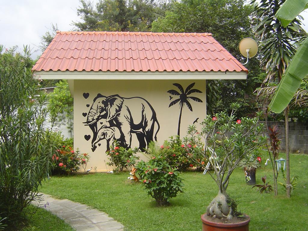 Mini-Golf **** & Resort Ubon Ratchathani Bagian luar foto